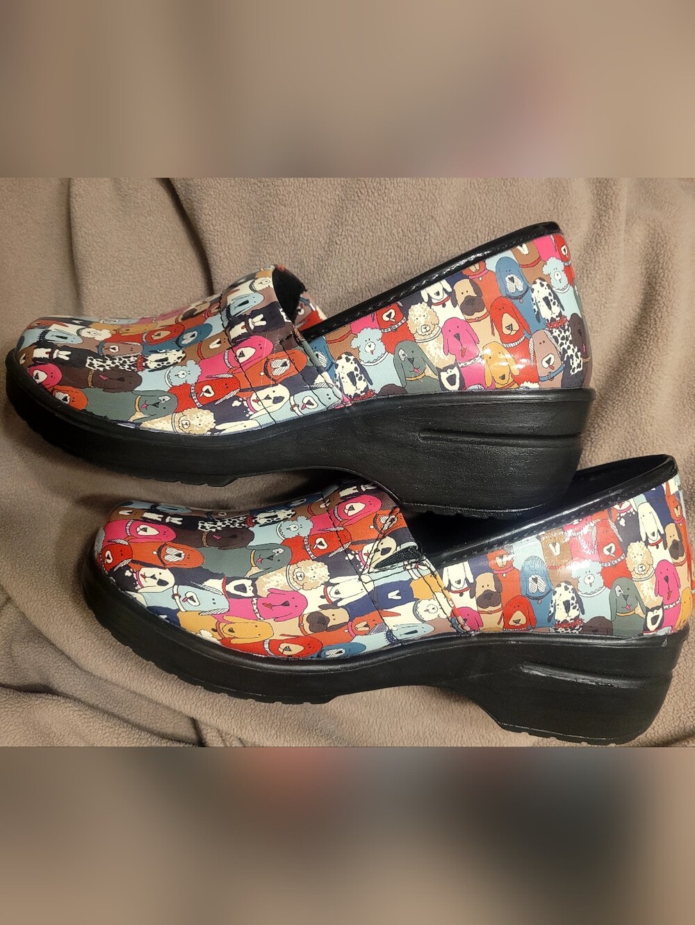 Easy Street Laurie Dog Print Shoes Womens Size 10 Wide Slip Resistant Clog